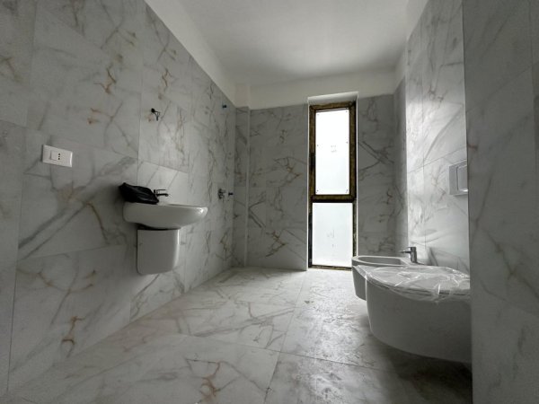 Tirane, shitet apartament 2+1+2+Ballkon , 123 m² 170.000 € (Ish Dogana, Eagle Residence)