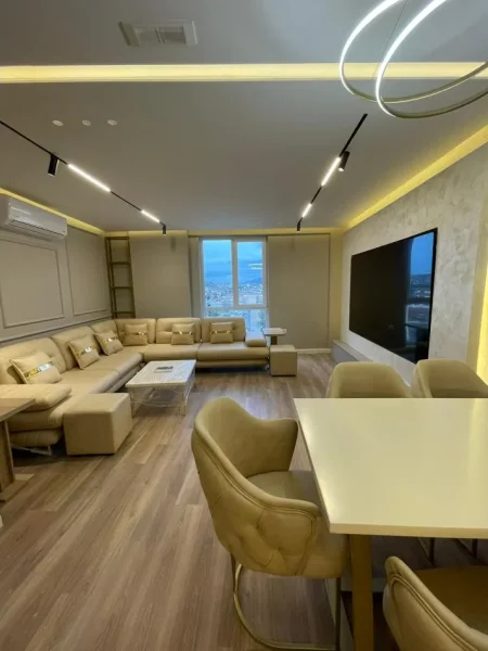 Tirane, shitet apartament 2+1+Ballkon Kati 4, 108 m² 253.000 € (Shkolla e Bashkuar)