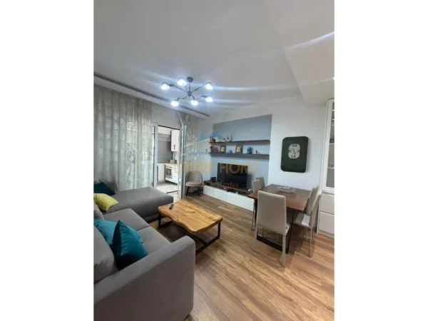 Tirane, shitet apartament 2+1+Ballkon Kati 5, 92 m² 192.000 € (Kompleksi Golden Park)