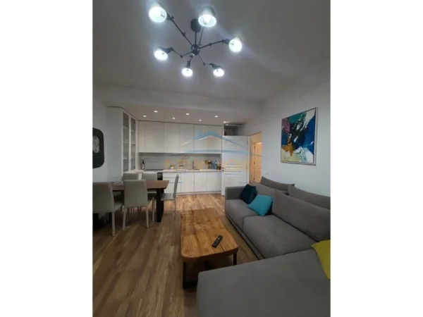 Tirane, shitet apartament 2+1+Ballkon Kati 5, 92 m² 192.000 € (Kompleksi Golden Park)