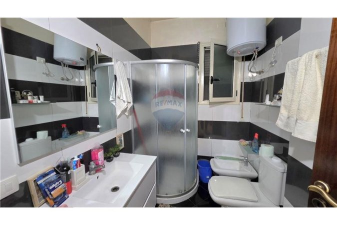 Vlore - Lungomare, shitet apartament 2+1 Kati 9, 104 m² 192.400 € (Pas Hotel Martini, Ish Kombinati, Vlorë)