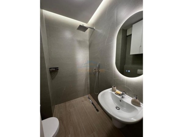 Tirane, jepet me qera apartament 2+1+Aneks+Ballkon Kati 10, 118 m² 1.250 € (PAZARI I RI)