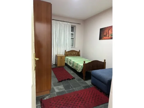 Tirane, jepet me qera apartament 2+1 Kati 1, 75 m² 400 € (Bllok)