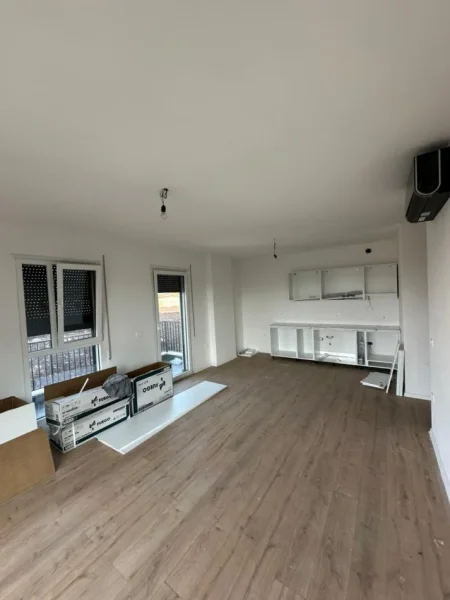 Tirane, jepet me qera apartament 2+1+Ballkon Kati 2, 95 m² 600 € (Don Bosko)
