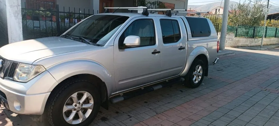 Pogradec, shitet Pick-Up Nissan Navara Nafte, gri metalizato manuale Kondicioner 220.000 km 12.500 €