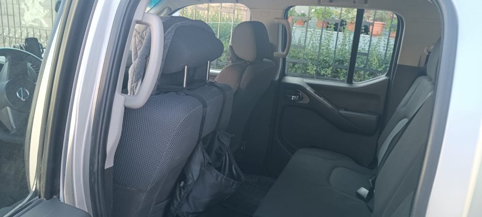 Pogradec, shitet Pick-Up Nissan Navara Nafte, gri metalizato manuale Kondicioner 220.000 km 12.500 €