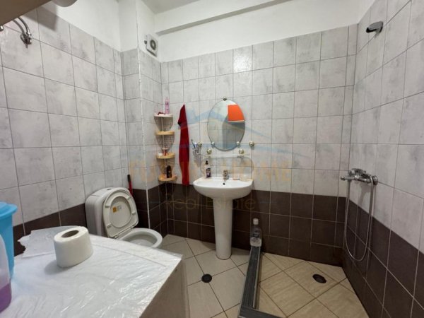 Shkembi Kavajes, shitet apartament 1+1 Kati 5, 57 m² 75.000 €