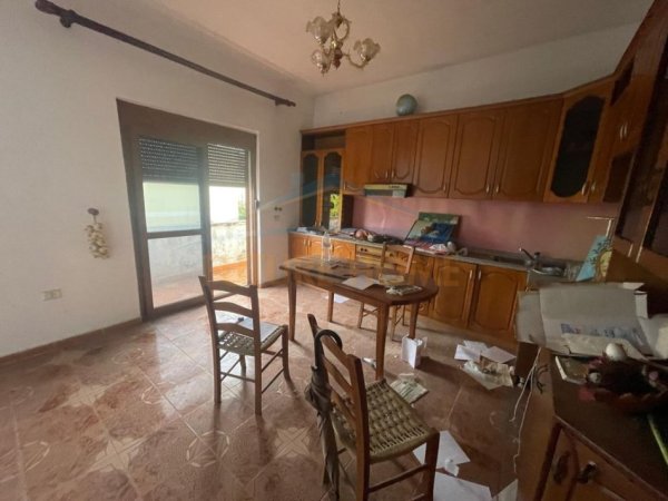 Durres, shitet shtepi 2+1 Kati 2, 355 m² 90.000 € 