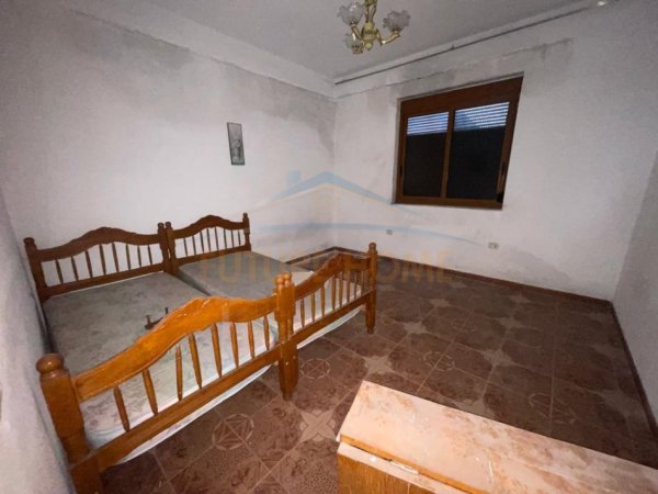 Durres, shitet shtepi 2+1 Kati 2, 355 m² 90.000 € 