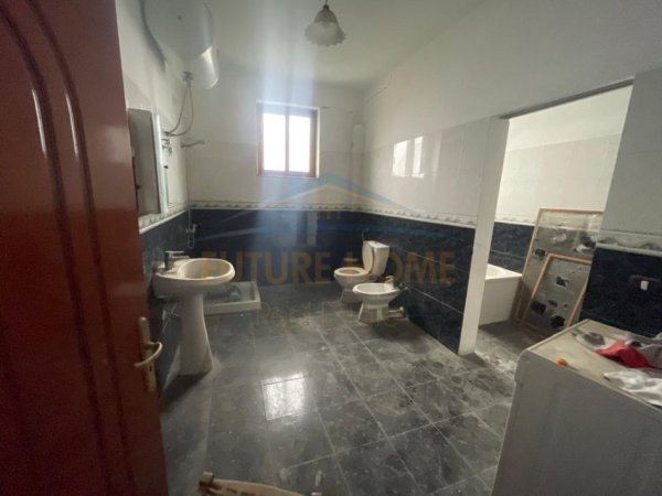 Durres, shitet shtepi 2+1 Kati 2, 355 m² 90.000 € 