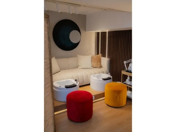 Tirane, shes Biznes – Parukeri &amp; Estetikë Neom127616 200.000 €