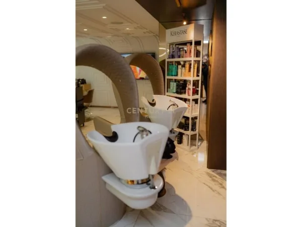 Tirane, shes Biznes – Parukeri &amp; Estetikë Neom127616 200.000 €