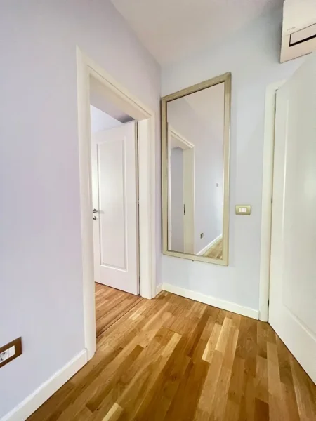 Tirane, jepet me qera apartament 2+1 Kati 1, 85 m² 990 € (Bardhok Biba)
