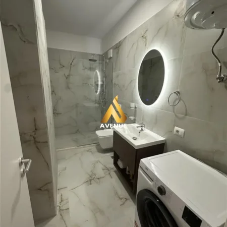 Tirane, jepet me qera apartament 2+1+Ballkon Kati 8, 90 m² 900 € (zogu i zi)