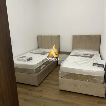 Tirane, jepet me qera apartament 2+1+Ballkon Kati 8, 90 m² 900 € (zogu i zi)