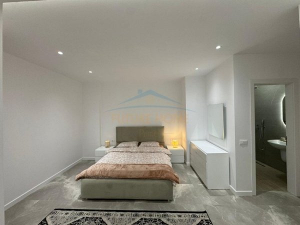 Tirane, jepet me qera apartament 2+1 Kati 10, 119 m² 1.250 € 