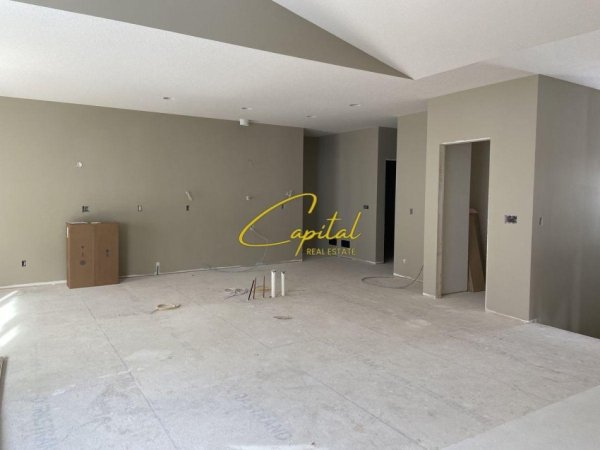 Tirane, jepet me qera ambjent biznesi Kati 0, 200 m² 1.500 € (KOMUNA E PARISIT)