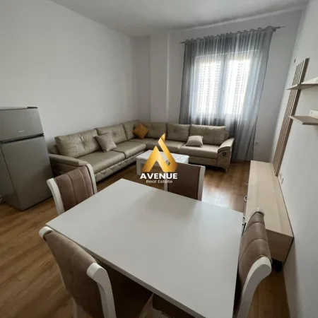 Tirane, jepet me qera apartament 2+1+Ballkon Kati 3, 85 m² 400 € (rruga paqesori)