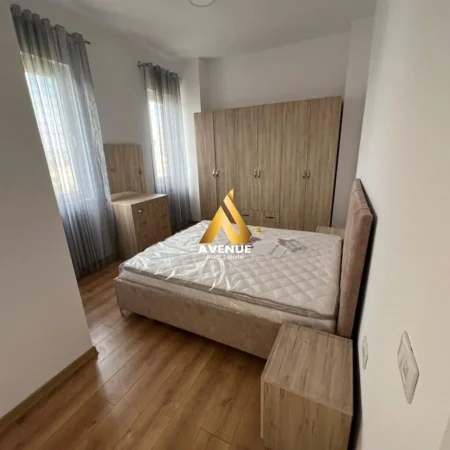 Tirane, jepet me qera apartament 2+1+Ballkon Kati 3, 85 m² 400 € (rruga paqesori)