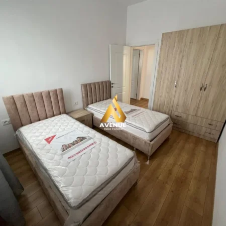 Tirane, jepet me qera apartament 2+1+Ballkon Kati 3, 85 m² 400 € (rruga paqesori)