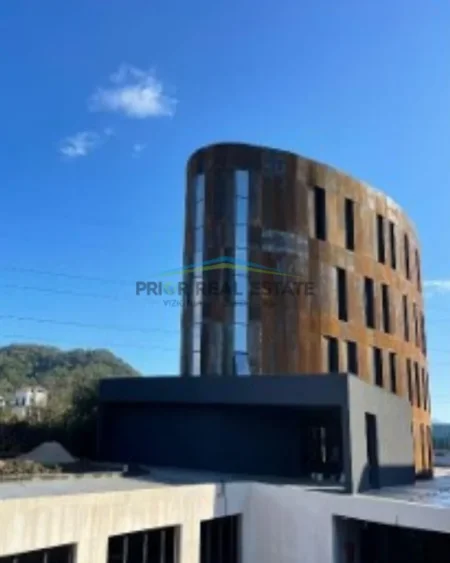 Tirane, shitet ambjent biznesi , 3.111 m² (Rruga e Rinasit) ,KONTAKTO PER CMIMIN