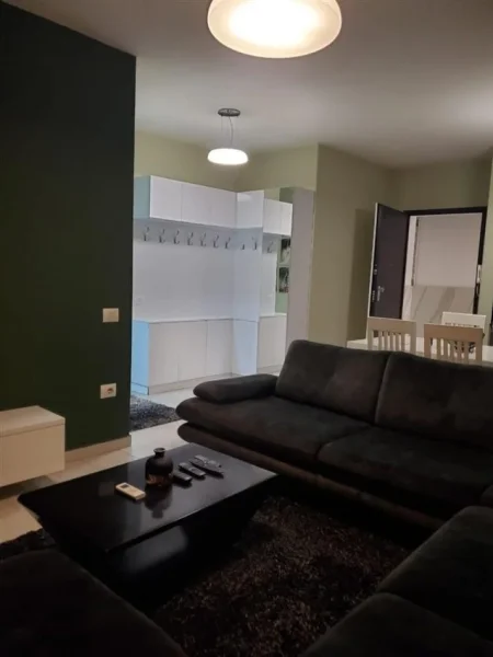 Tirane, jepet me qera apartament 2+1+Ballkon Kati 4, 90 m² 900 € (Stadiumi Dinamo)