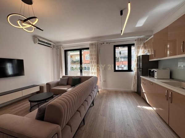 Tirane, jepet me qera apartament 2+1 Kati 2, 83 m² 800 € (Rruga e Ullinjve)