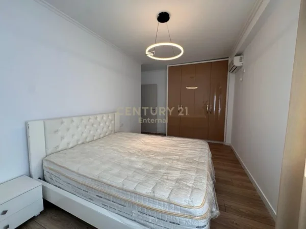 Tirane, jepet me qera apartament 2+1 Kati 2, 83 m² 800 € (Rruga e Ullinjve)