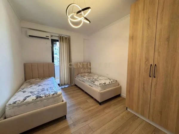 Tirane, jepet me qera apartament 2+1 Kati 2, 83 m² 800 € (Rruga e Ullinjve)