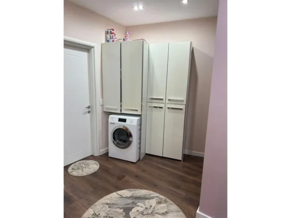 Tirane, jepet me qera apartament 1+1 Kati 2, 85 m² 600 € (LIQENI I THATË Neom127385)