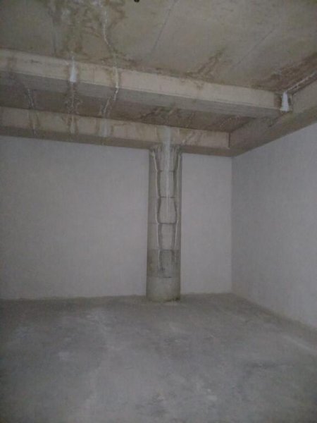 Tirane, jepet me qera magazine Kati -1, 156 m² 1.000 € (Karl Gega)