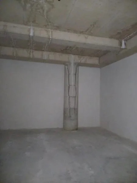 Tirane, jepet me qera magazine Kati -1, 156 m² 1.000 € (Karl Gega)