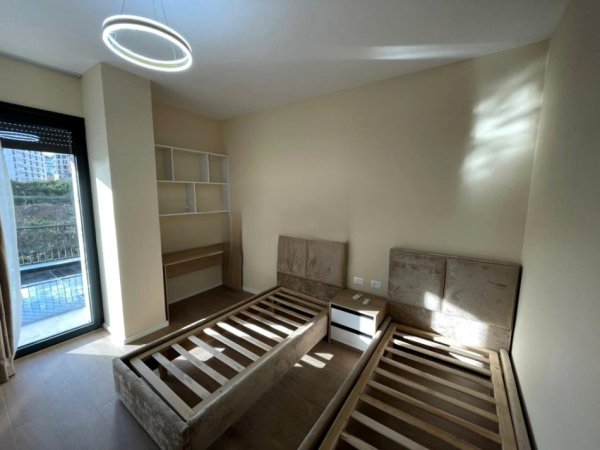 Tirane, jepet me qera apartament 2+1 Kati 2, 117 m² 1.300 € (liqeni thate)