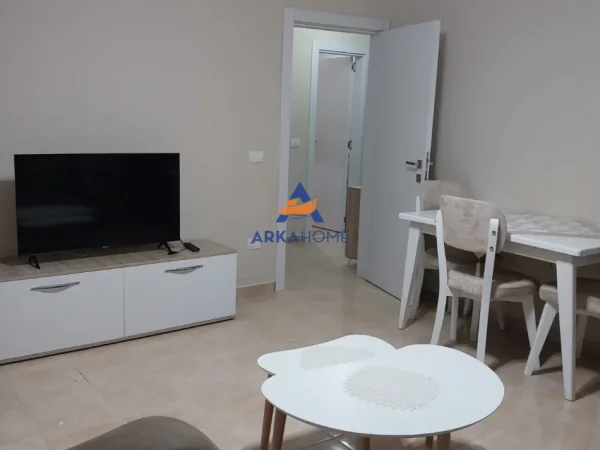 Tirane, jepet me qera apartament 1+1+Ballkon Kati 15, 70 m² 600 € 