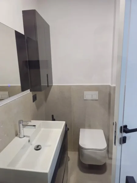 Tirane, jepet me qera apartament Kati 2, 123 m² 1.350 € (LIQENI I THATE ,KOMPLEKSI FZ)