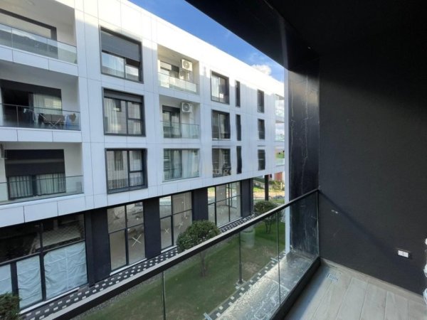 Tirane, jepet me qera apartament 2+1 Kati 2, 113 m² 1.200 € (liqeni thate)