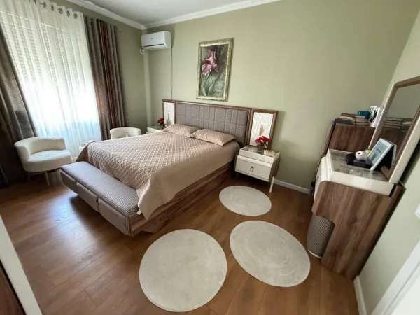 Tirane, shitet apartament 2+1+Ballkon Kati 2, 255.000 € 