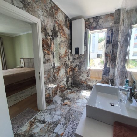 Tirane, shitet apartament 2+1+Ballkon Kati 2, 255.000 € 