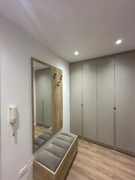Tirane, jepet me qera apartament 2+1 Kati 4, 98 m² 800 € (QENDER BULEVARDI ZOGGU I)