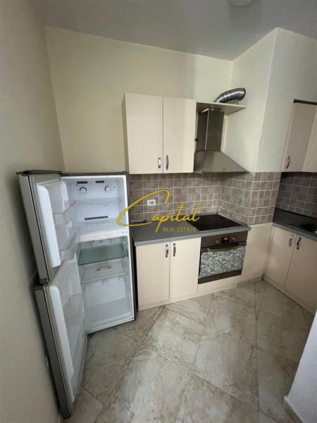 Tirane, jepet me qera apartament 1+1 Kati 3, 45 m² 500 € (RRUGA E BARRIKADAVE)