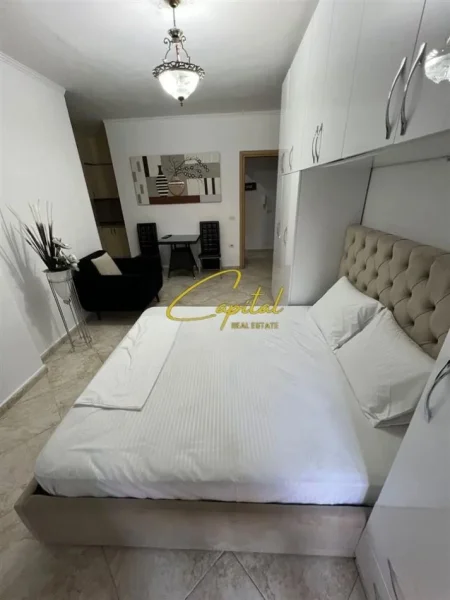Tirane, jepet me qera apartament 1+1 Kati 3, 45 m² 500 € (RRUGA E BARRIKADAVE)