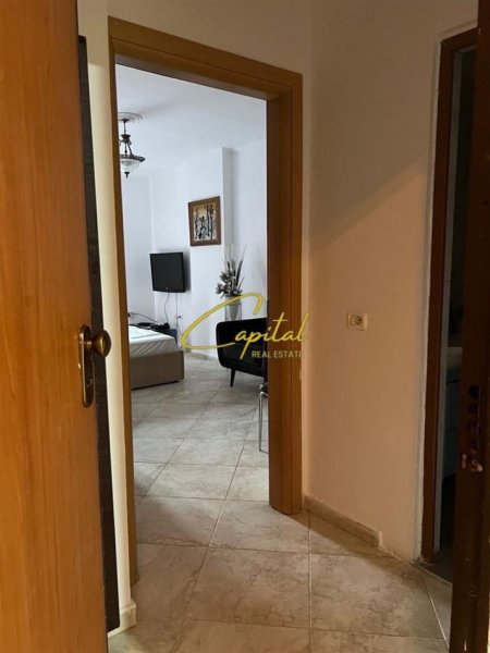 Tirane, jepet me qera apartament 1+1 Kati 3, 45 m² 500 € (RRUGA E BARRIKADAVE)