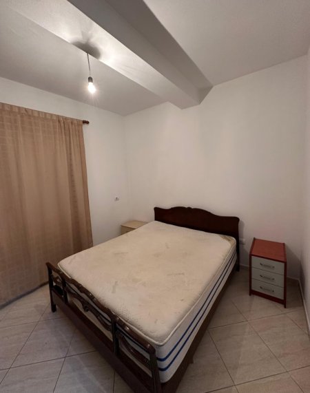 Tirane, jepet me qera Vile 1+1 Kati 1, 70 m² (Mbrapa Bar Artistit, Astir)