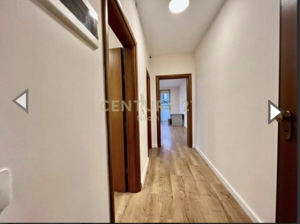 Tirane, jepet me qera ambjent biznesi Kati 5, 80 m² 750 € (Rruga e Kavajes, 200 metra larg Sheshit Skenderbej)