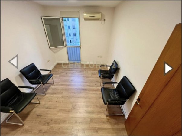Tirane, jepet me qera ambjent biznesi Kati 5, 80 m² 750 € (Rruga e Kavajes, 200 metra larg Sheshit Skenderbej)