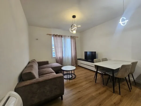 Tirane, jap me qera apartament 3+1+Ballkon Kati 9, 105 m² 700 € (Fusha e Aviaconit)
