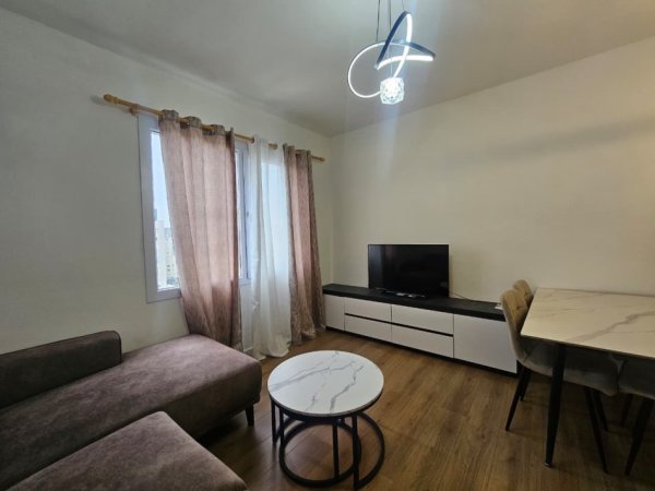 Tirane, jap me qera apartament 3+1+Ballkon Kati 9, 105 m² 700 € (Fusha e Aviaconit)