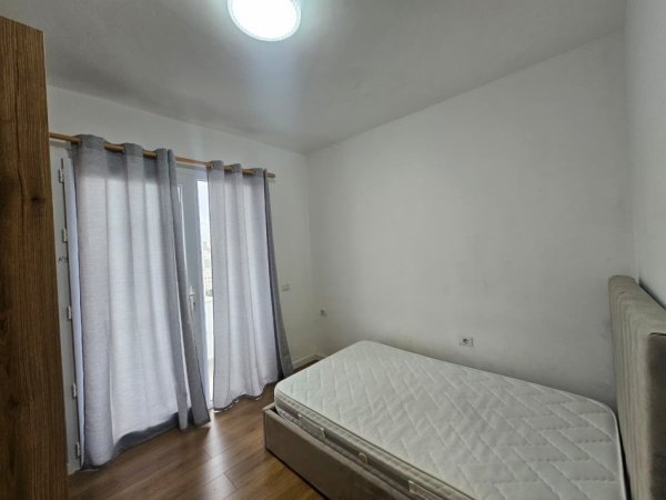 Tirane, jap me qera apartament 3+1+Ballkon Kati 9, 105 m² 700 € (Fusha e Aviaconit)