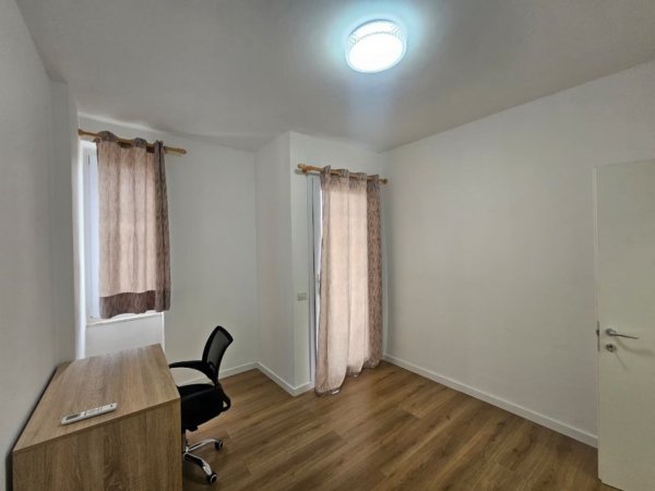 Tirane, jap me qera apartament 3+1+Ballkon Kati 9, 105 m² 700 € (Fusha e Aviaconit)
