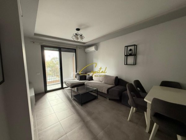 Tirane, jepet me qera apartament 1+1 Kati 4, 65 m² 450 € (RRUGA E KAVAJES)